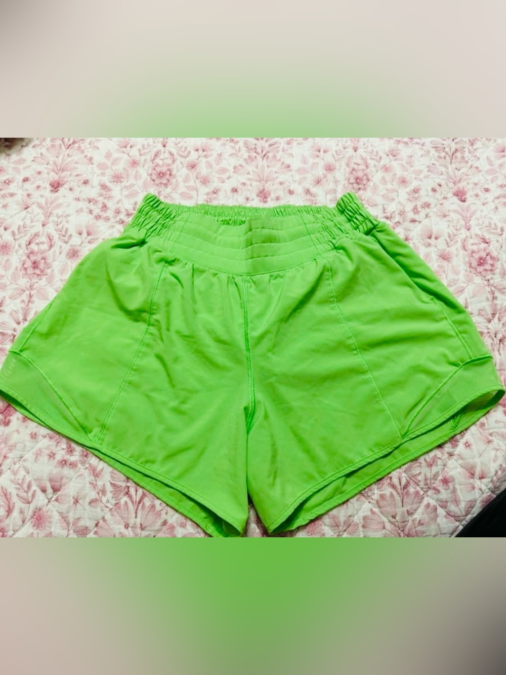 Lululemon Hotty Hot Shorts - Lime Green